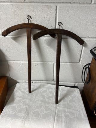 2 Perchas Madera Castaño Antiguas