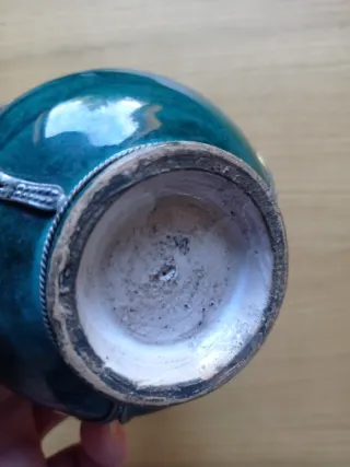 Tetera cerámica y metal verde y plata