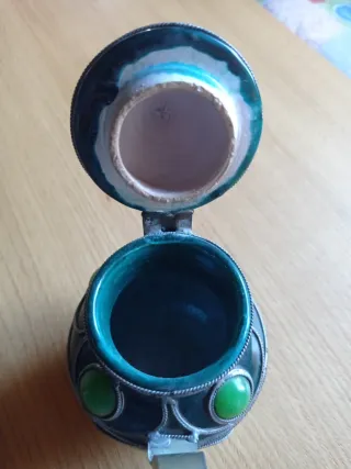 Tetera cerámica y metal verde y plata