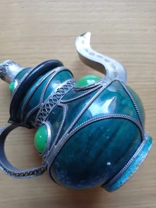 Tetera cerámica y metal verde y plata