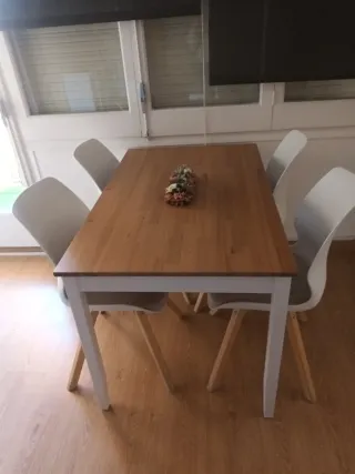 Mesa de comedor moderna