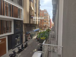 Piso en venta en Mercado en Alicante