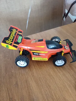 Coche RC Scorpion 4x4 con Guante