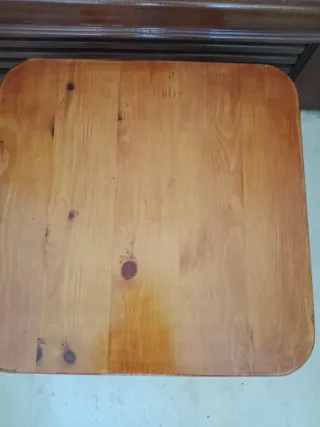 Mesa pedestal de pino