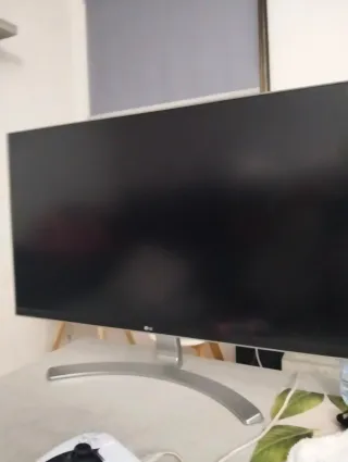 Consola PlayStation 5 y monitor LG