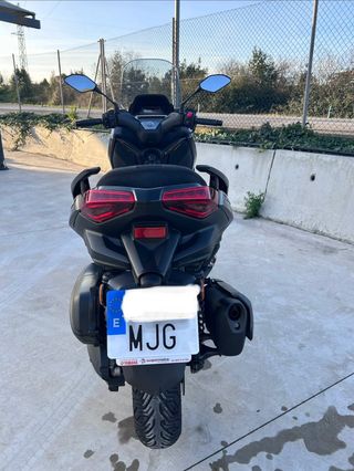 Yamaha XMAX 300 Tech MAX Negra