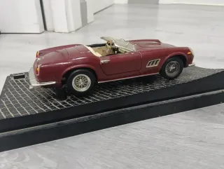 Ferrari 250 GT Spider colección Hot Wheels 1:18