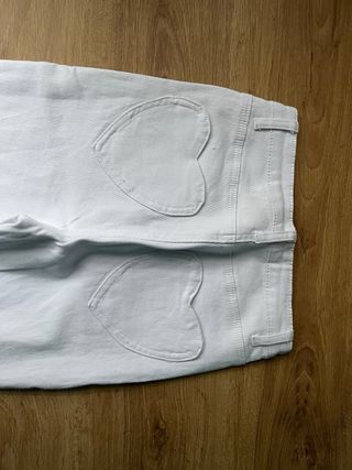 Pantalón vaquero blanco acampanado