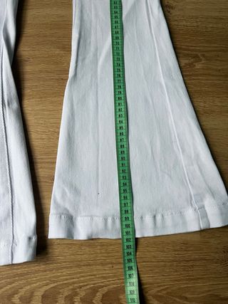 Pantalón vaquero blanco acampanado