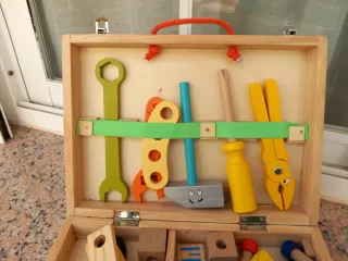 Caja de herramientas de madera para niños