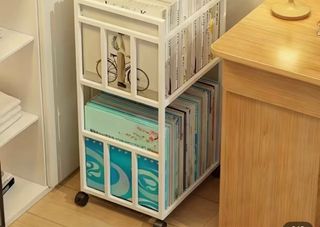 Scaffale in ferro bianco a due livelli