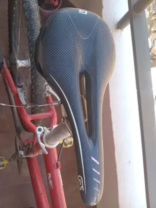 Bicicleta Specialized cuadro rojo