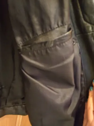 Cazadora de cuero negra