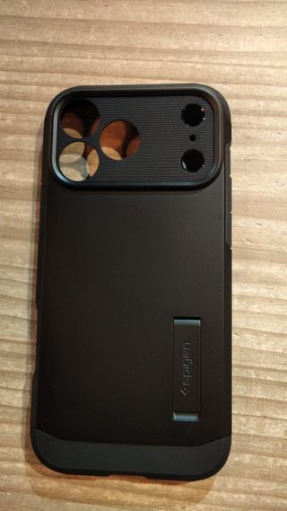 Funda Spigen iPhone 6.9 Tough Armor T