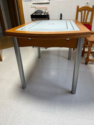 Mesa de comedor extensible de madera y cristal