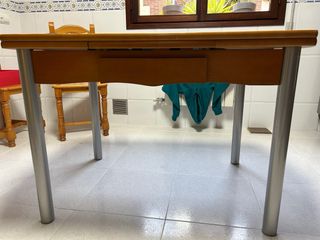 Mesa de comedor extensible de madera y cristal