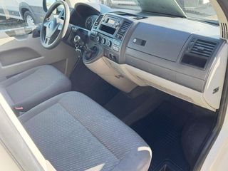 Volkswagen Transporter T5 9 PLAZAS COMO TURISMO.