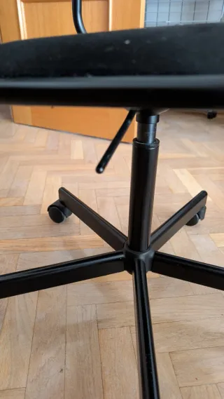 Silla de oficina negra