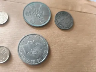 Monedas y billetes antiguos