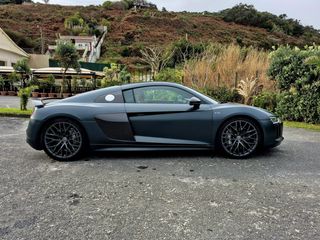 Audi R8 v10 plus