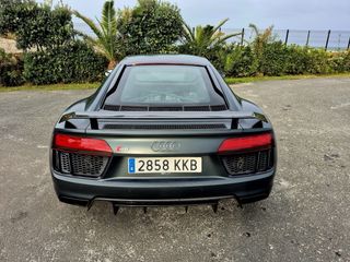 Audi R8 v10 plus