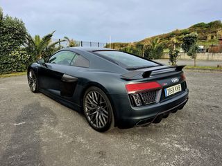 Audi R8 v10 plus