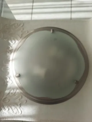 Plafón de techo plateado y transparente