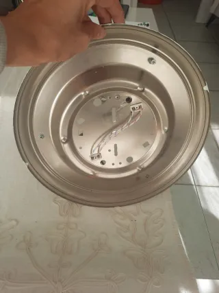 Plafón de techo plateado y transparente