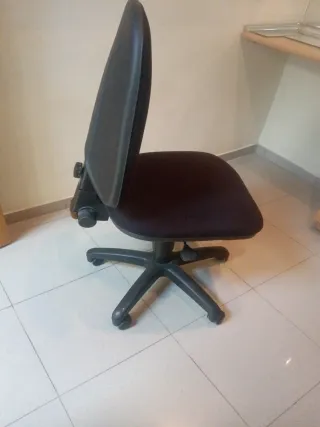 Silla giratoria, respaldo y altura ajustable