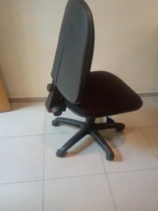 Silla giratoria, respaldo y altura ajustable