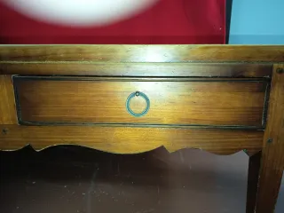 Mesa de madera maciza con cajones