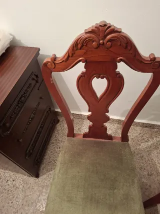 Sillas de madera antiguas talladas