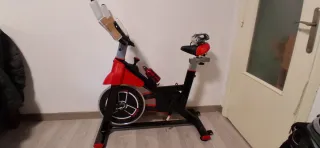 Bicicleta Estática Roja y Negra