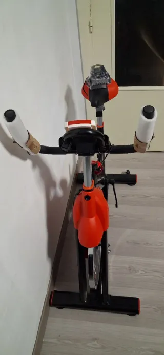 Bicicleta Estática Roja y Negra