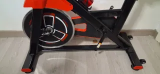 Bicicleta Estática Roja y Negra