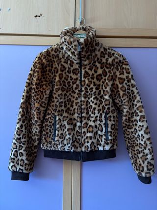 Abrigo leopardo peludo