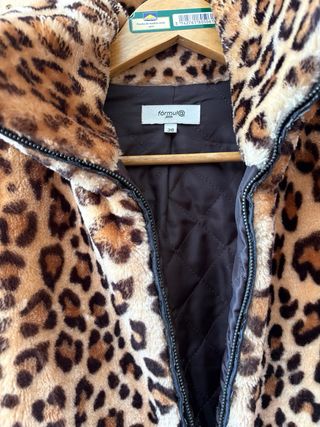 Abrigo leopardo peludo