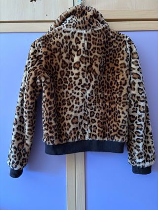 Abrigo leopardo peludo