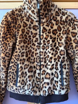 Abrigo leopardo peludo