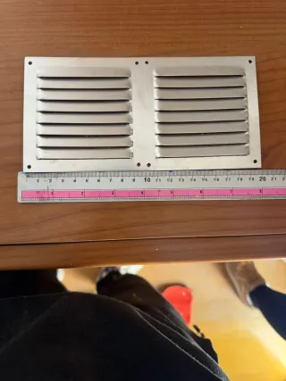 Rejilla de ventilación metálica