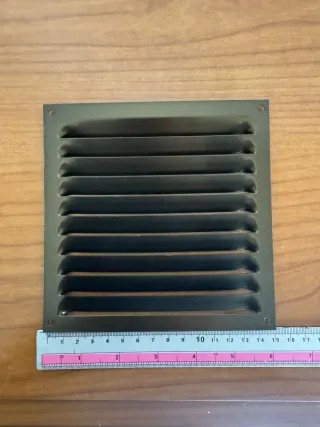 Rejilla de ventilación metálica