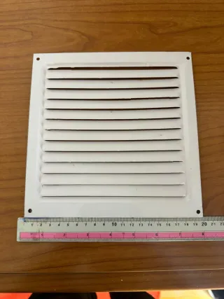 Rejilla de ventilación metálica