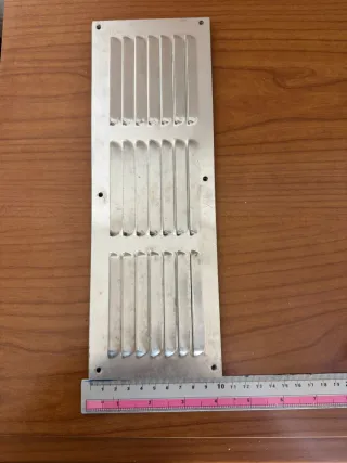 Rejilla de ventilación metálica