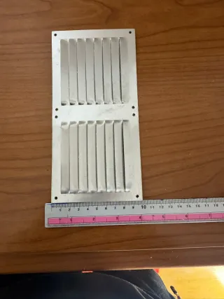 Rejilla de ventilación metálica