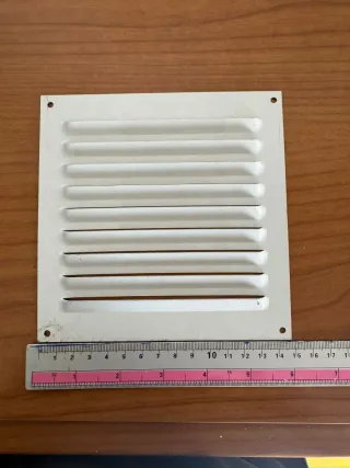 Rejilla de ventilación metálica
