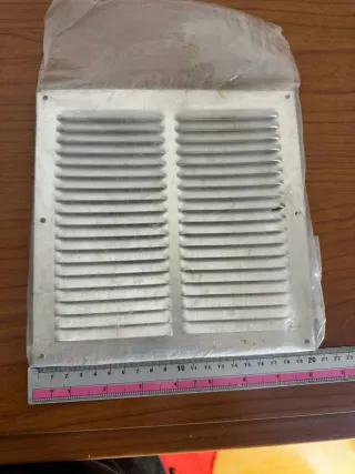 Rejilla de ventilación metálica