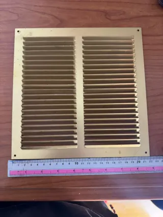 Rejilla de ventilación metálica
