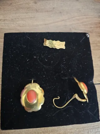 Pendientes Oro 18kt y Coral Antiguos,4.8 gramos.