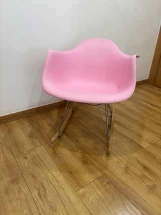 Silla mecedora infantil rosa