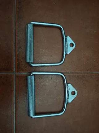 Equipo de gimnasio: mancuernas, barra y discos